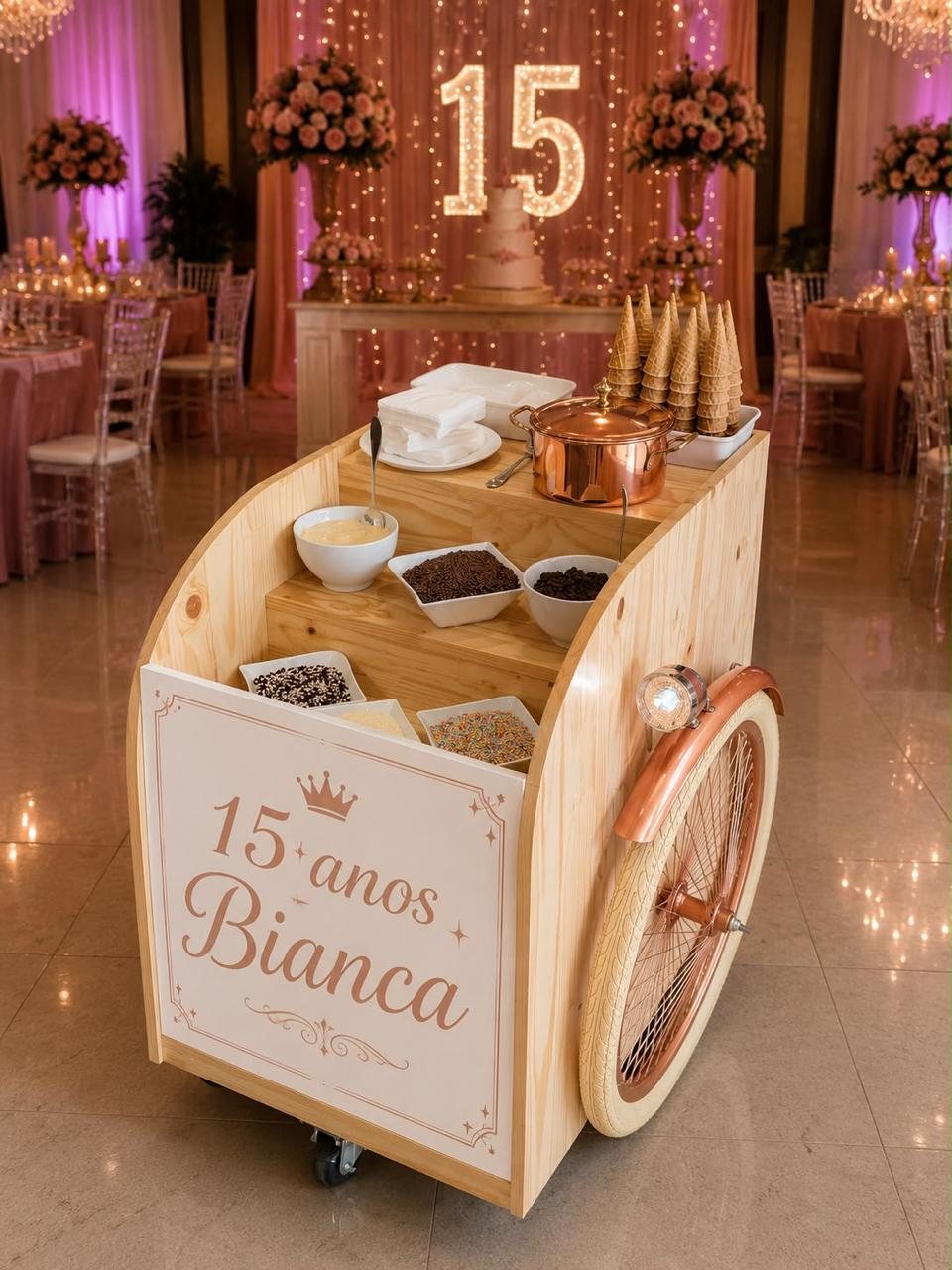 Carrinho de cascata de chocolate em festa de 15 anos